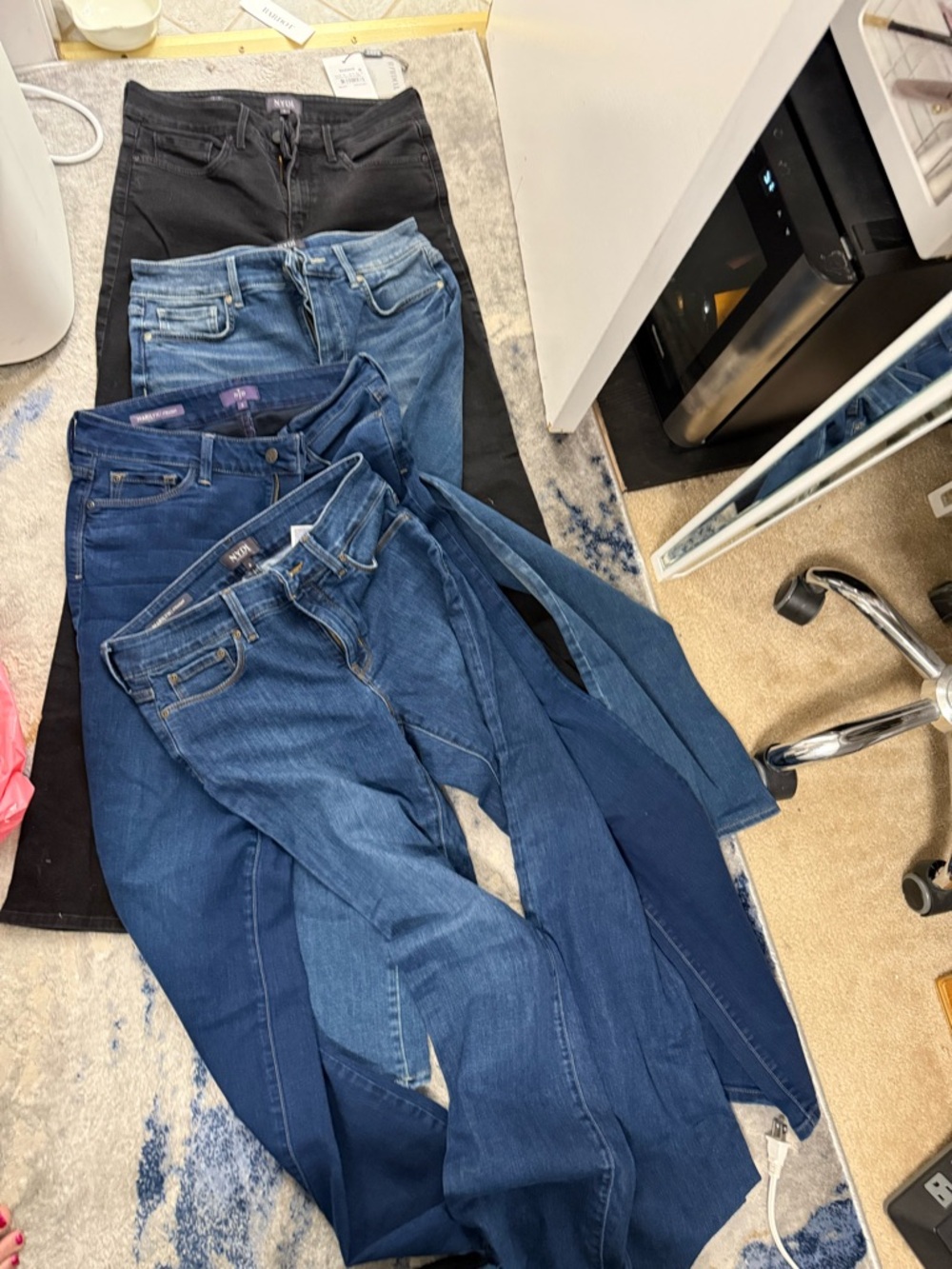 4 pair NYDJ Straight Leg Jeans Bundle in Blue and Black size 6